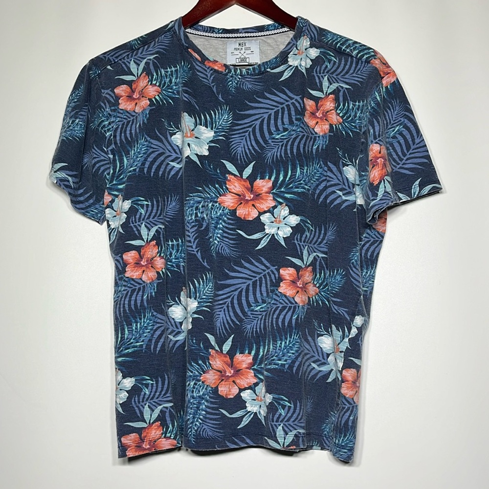 T-shirt with hibiscus flowers, and fern